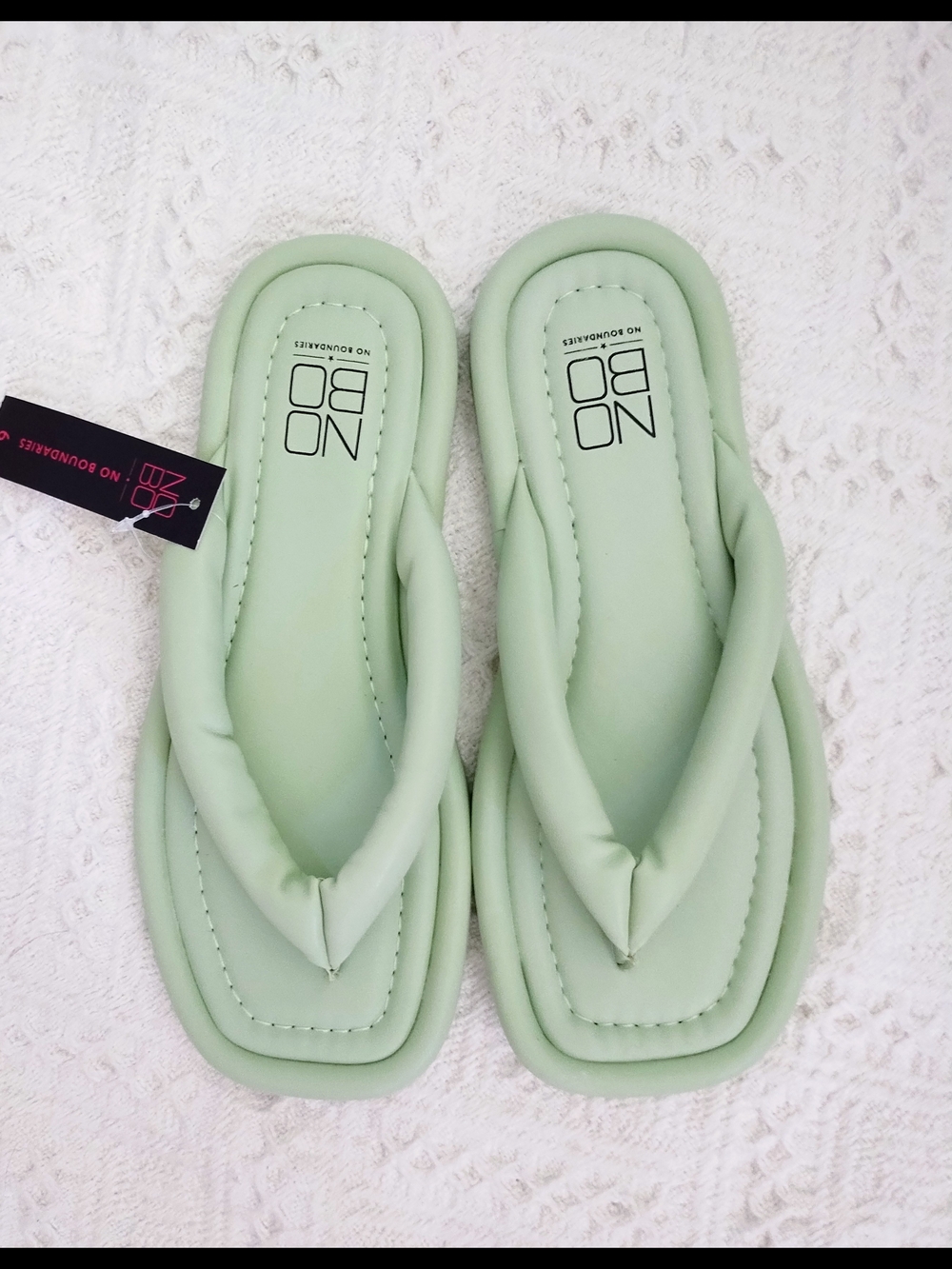 NO BOUNDARIES Mint Green Padded Toe-Post Sandal, Size 6
